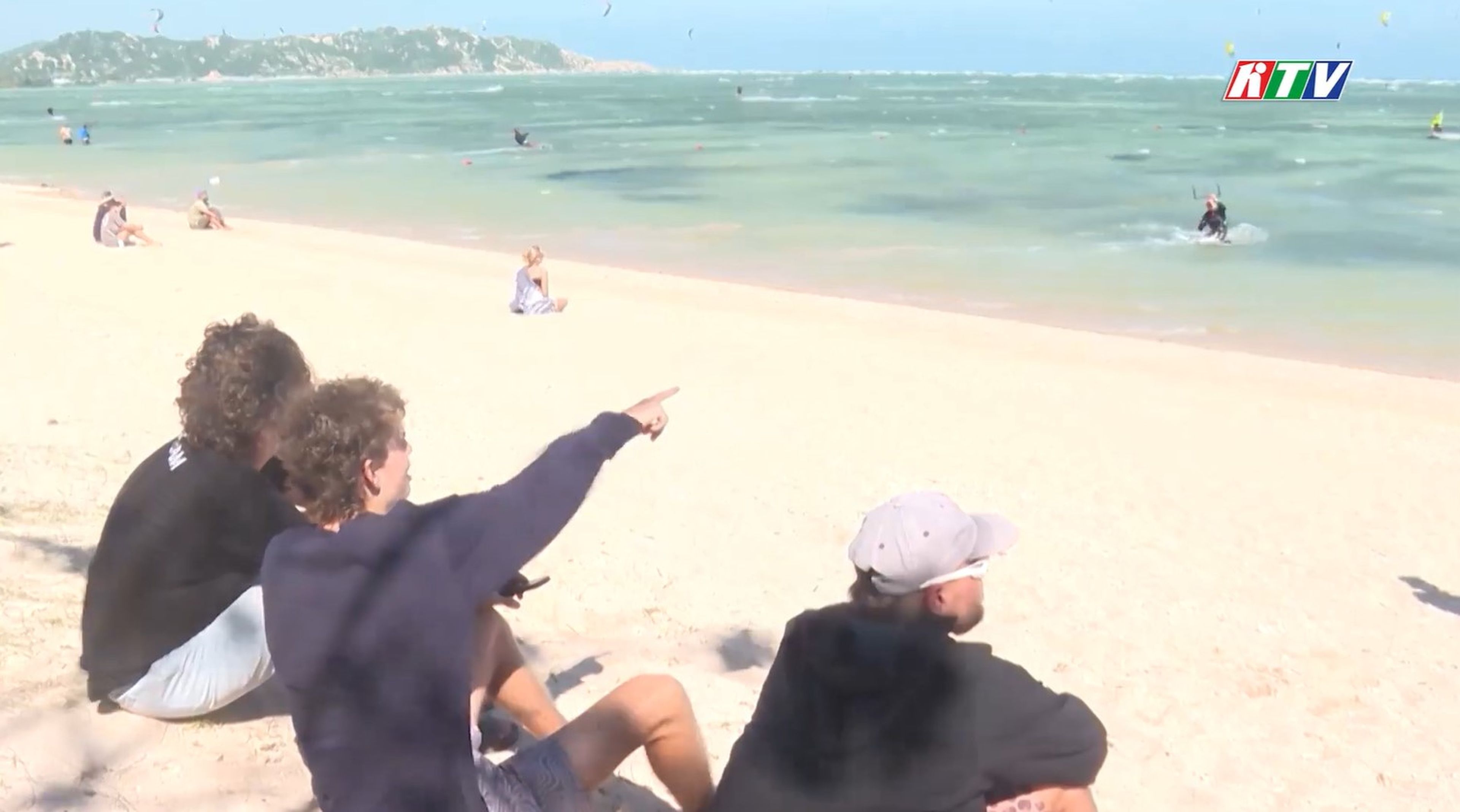 Conquering the Ocean: An Exciting Kitesurfing Experience in Nha Trang - Hình 2